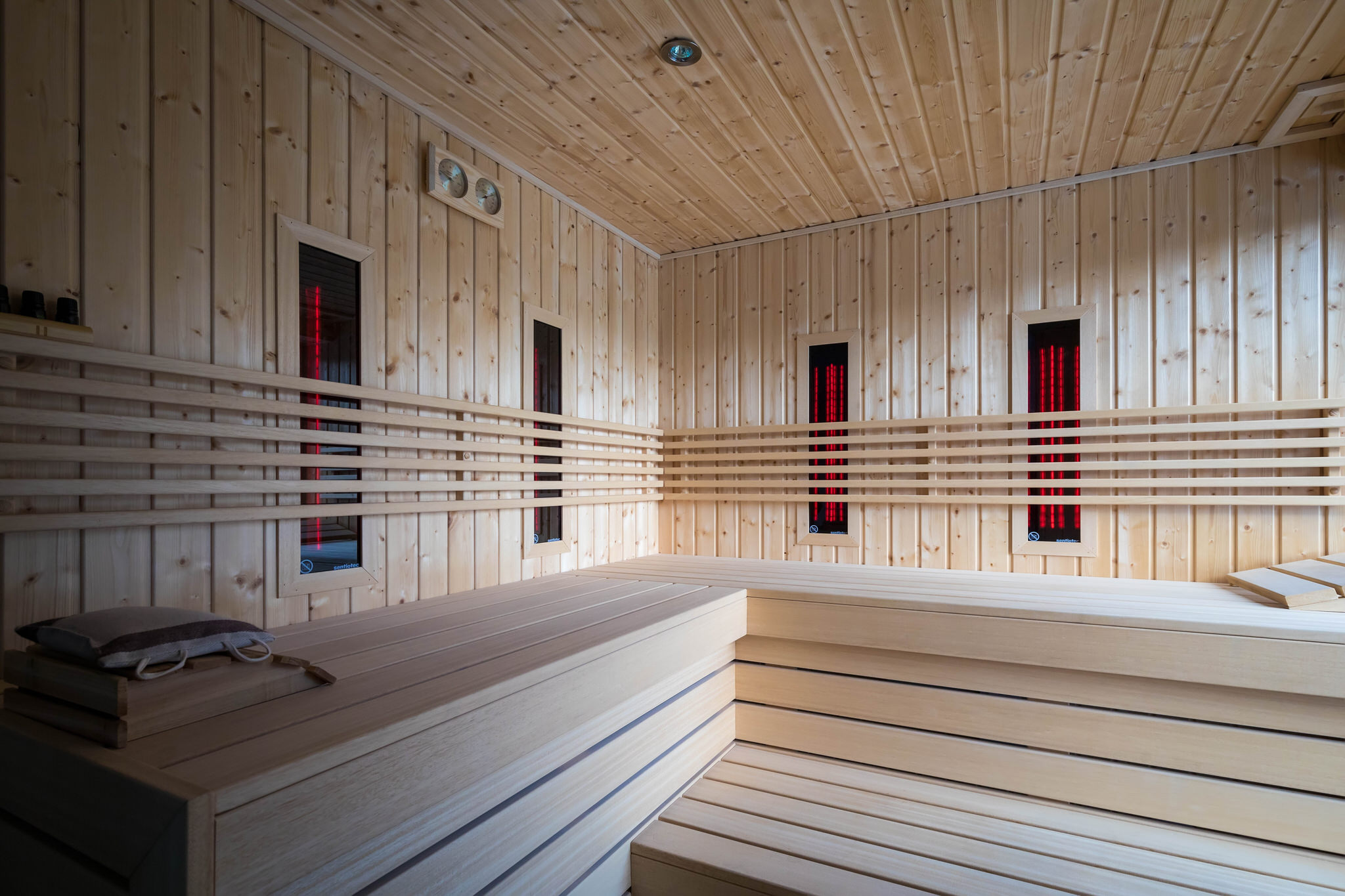sauna z oknem infrared sanok 2 sauna z oknem infrared sanok 2