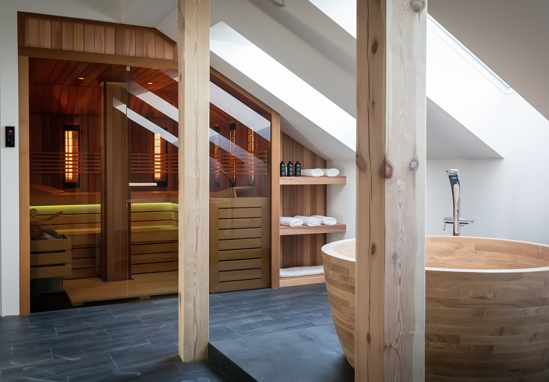 sauna infrared pod skosem dachowym